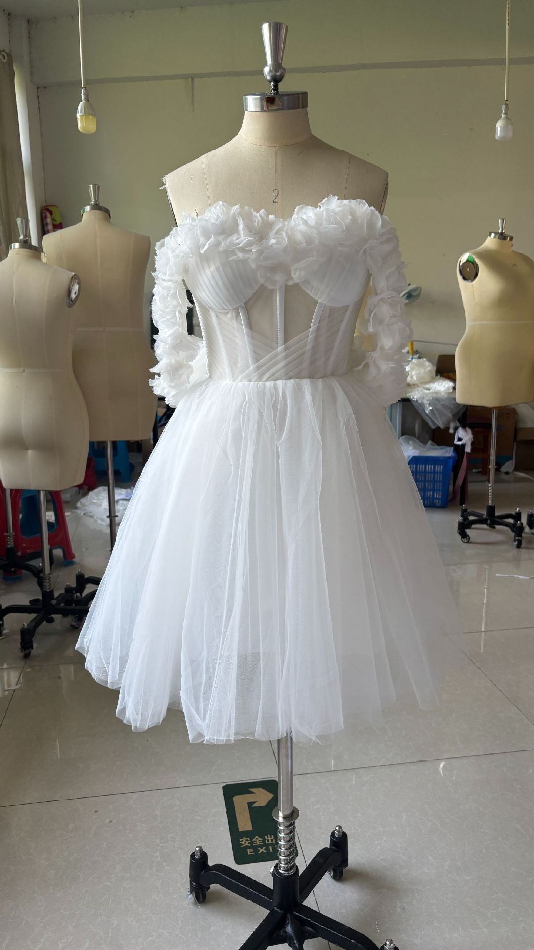 Elegante Off-Shoulder Kanten Mini Trouwjurk met Geborduurde Bloemen en Vetersluiting aan de Achterkant voor Dames & Plus-size