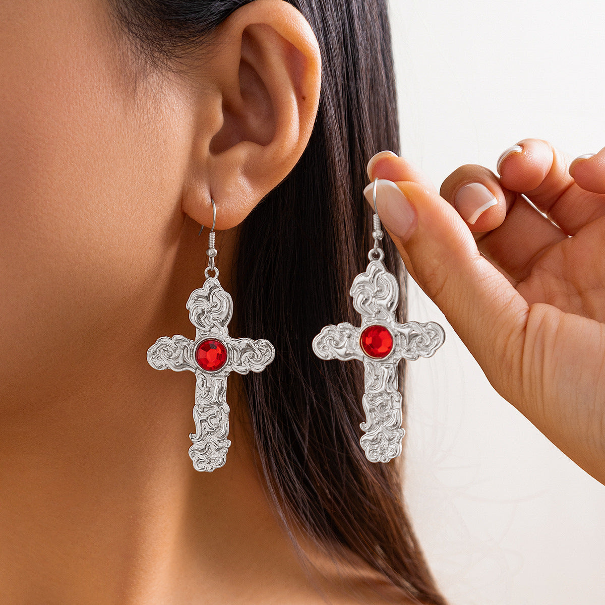 Stijlvolle Kleurrijke Elegante Retro Halsketting met Kruisvormige Hanger/ Kruisvormige Hangende Oorbellen van Legering met Ingelegde Rode & Witte Edelstenen voor Dames