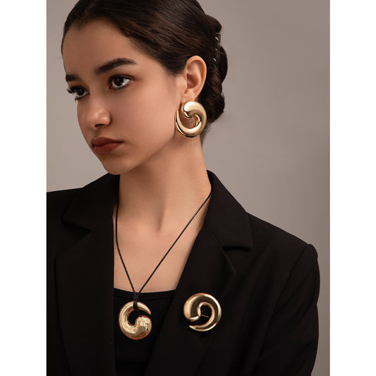 Modieuze Gepersonaliseerde Retro Ronde Holle Oorbellen/Broche/Halsketting in Vorm van Slak met Koordsluiting voor Dames