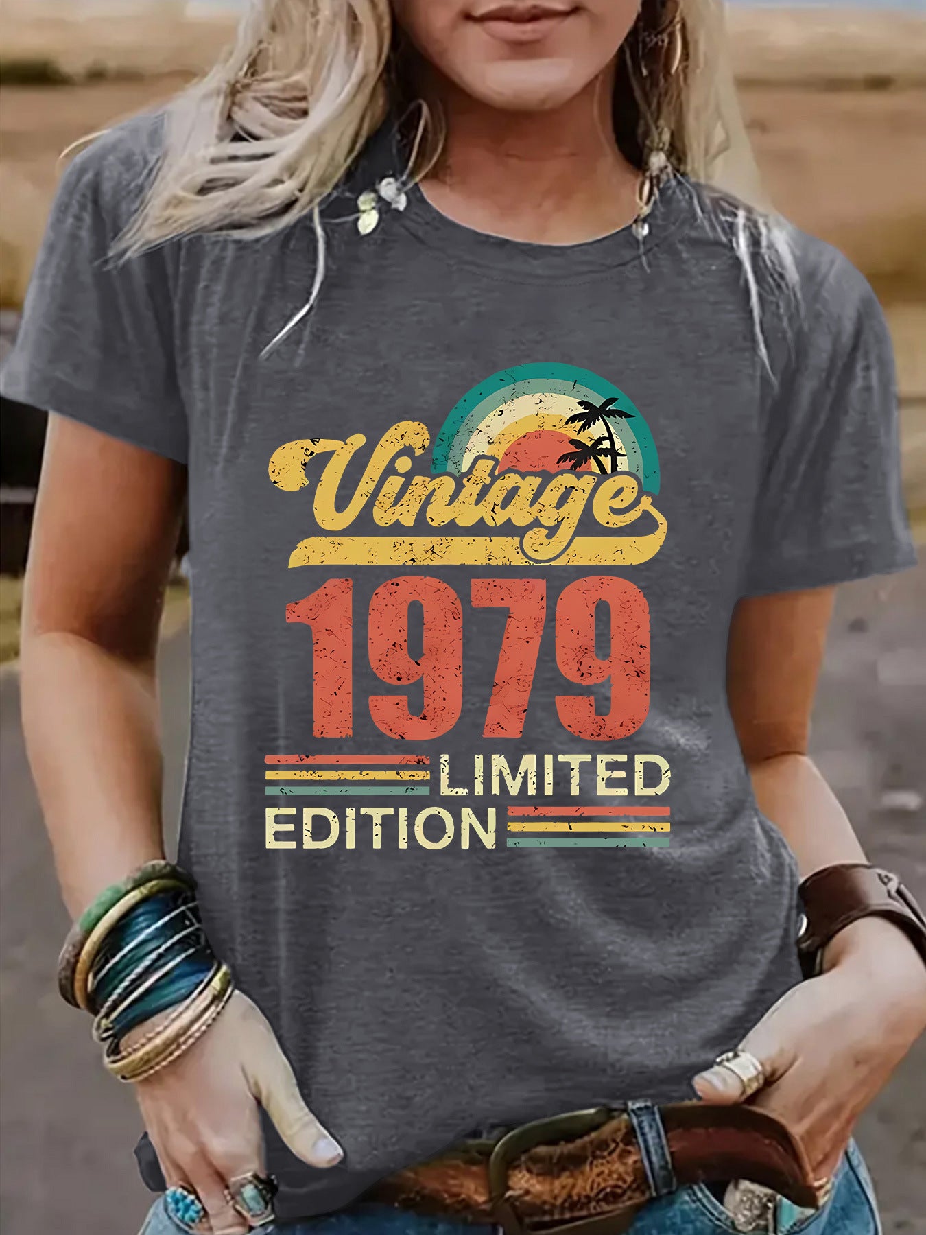 Klassiek Casual Effen Kleur Bedrukte Vintage Stijl uit 1979 T-shirt met Ronde Hals en Korte Mouwen voor Dames/Meiden & Plus-SizeKlassiek