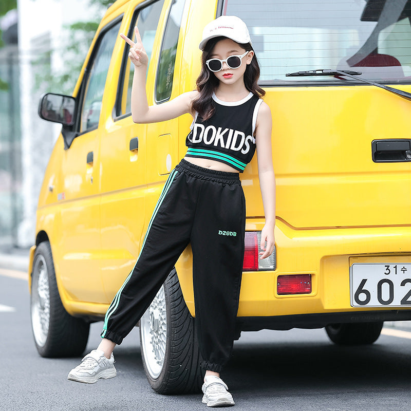 Westerse Stijl 2-delige Meisjes Sportoutfit Mouwloos Navel Top met Tekstprint & Broek voor Kinderen/ Tieners