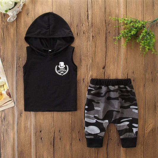 Stoere Outfit voor Jongens Mouwloos T-shirt met Capuchon & Camouflagebroek