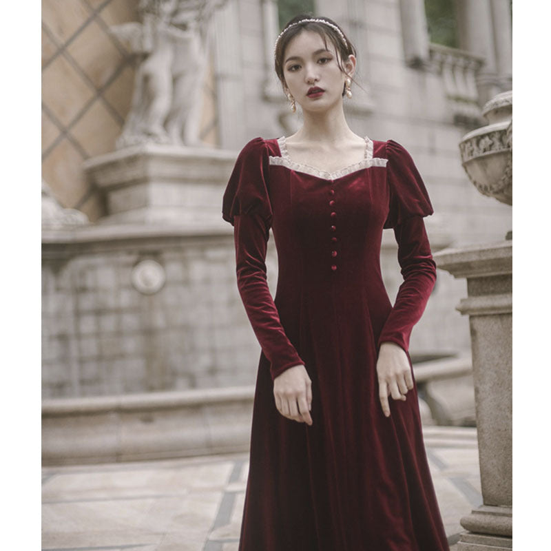 Rode verlovingsjurk in Franse vintage Hepburn-stijl