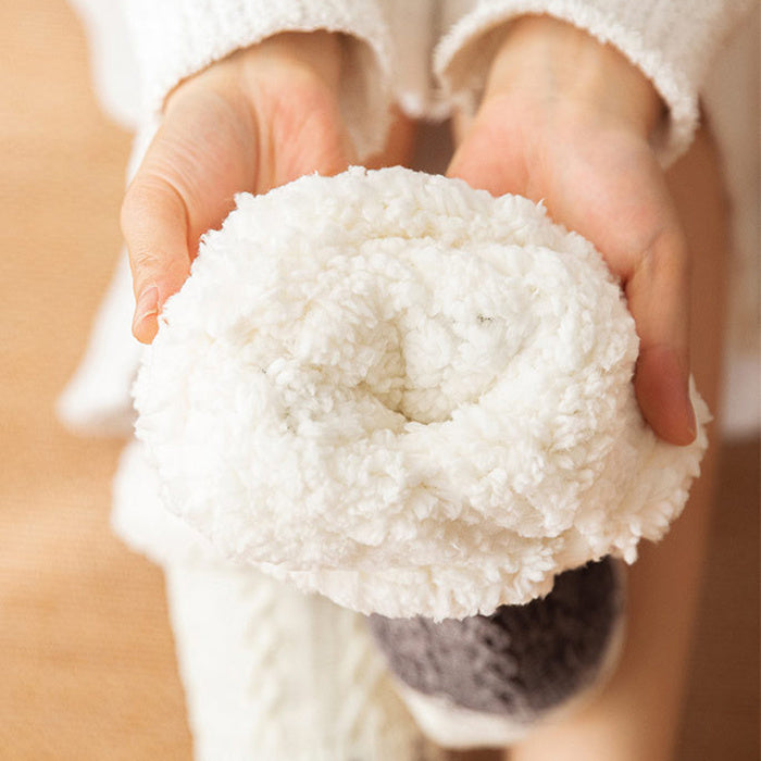 Elegante Feestelijke Warme Gebreide Hartvormige Antislip Jacquard Tapijt Sokken met Pluche