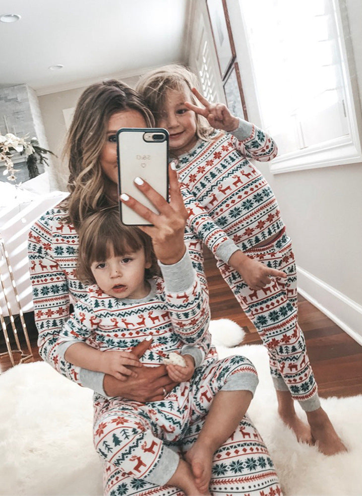 Stijlvolle Kerstpyjama's met Print voor Hele Gezin