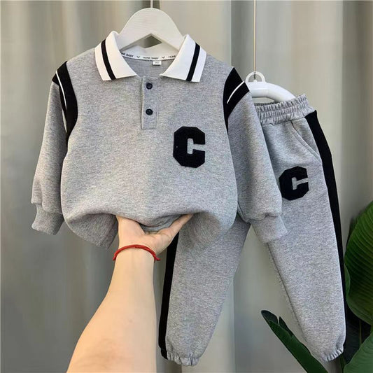Tweedelige Set Polosweater met Letters en Patch & Broek in Europees en Amerikaanse Stijl voor Peuters/ Kinderen