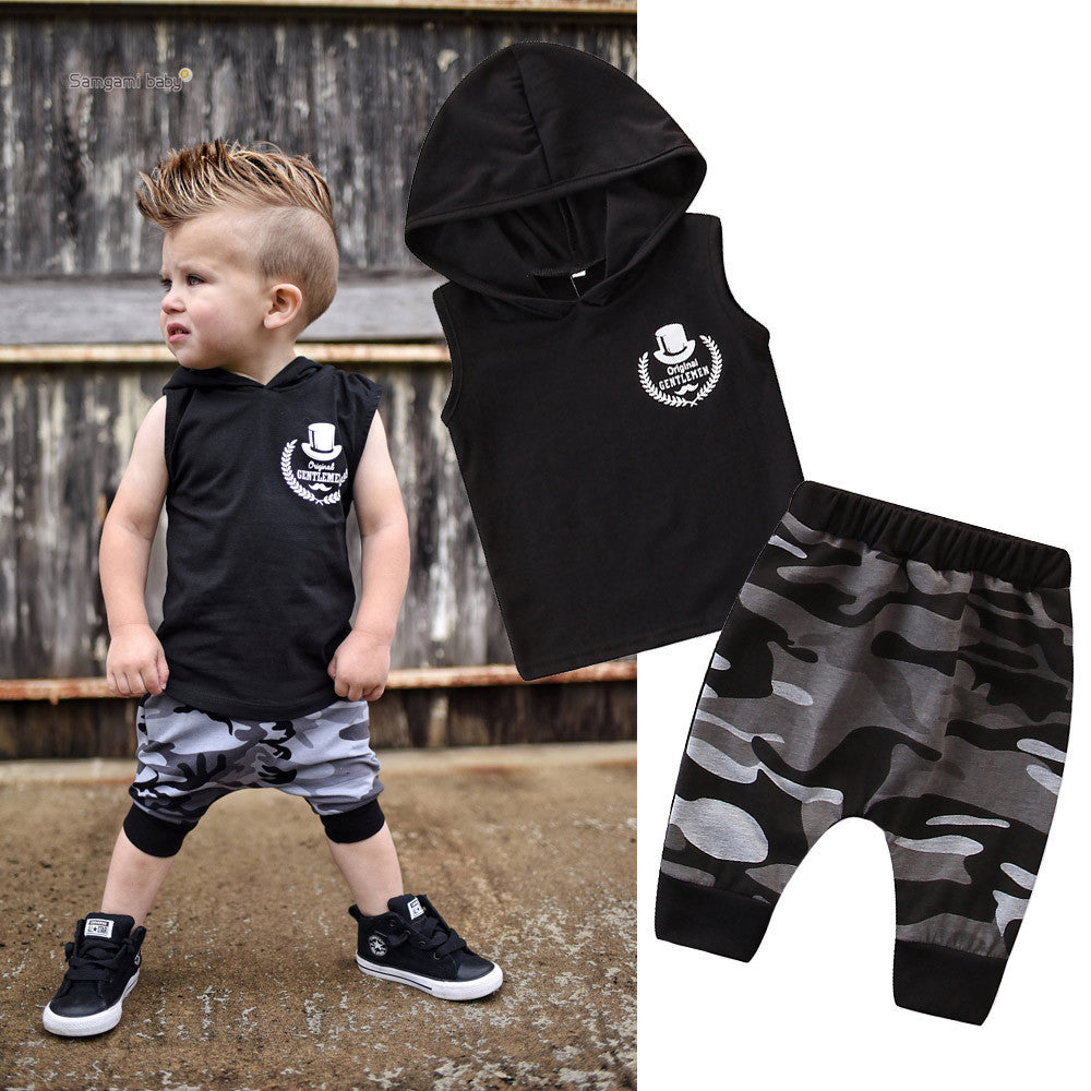 Stoere Outfit voor Jongens Mouwloos T-shirt met Capuchon & Camouflagebroek