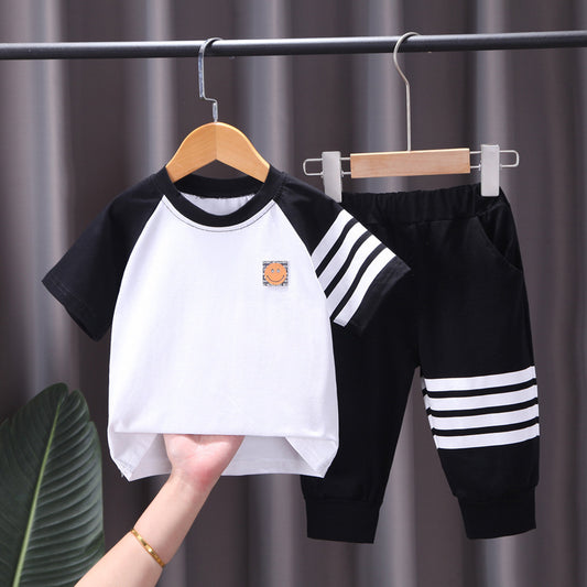 Trendy Eenvoudige Kinderset Casual Effen Kleur T-shirt met Korte Mouwen en Joggingbroek met Gestreepte Patroon voor Kinderen