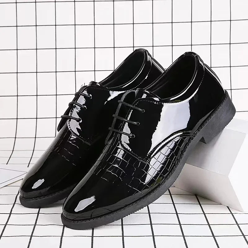 Modieuze Veelzijdige Effen Kleur Casual/Business Derbyschoenen van PU-Leer met Reliëf Patroon op de Neus en Vetersluiting voor Heren