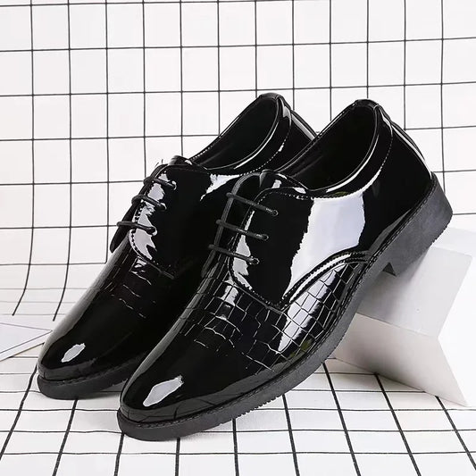 Modieuze Veelzijdige Effen Kleur Casual/Business Derbyschoenen van PU-Leer met Reliëf Patroon op de Neus en Vetersluiting voor Heren