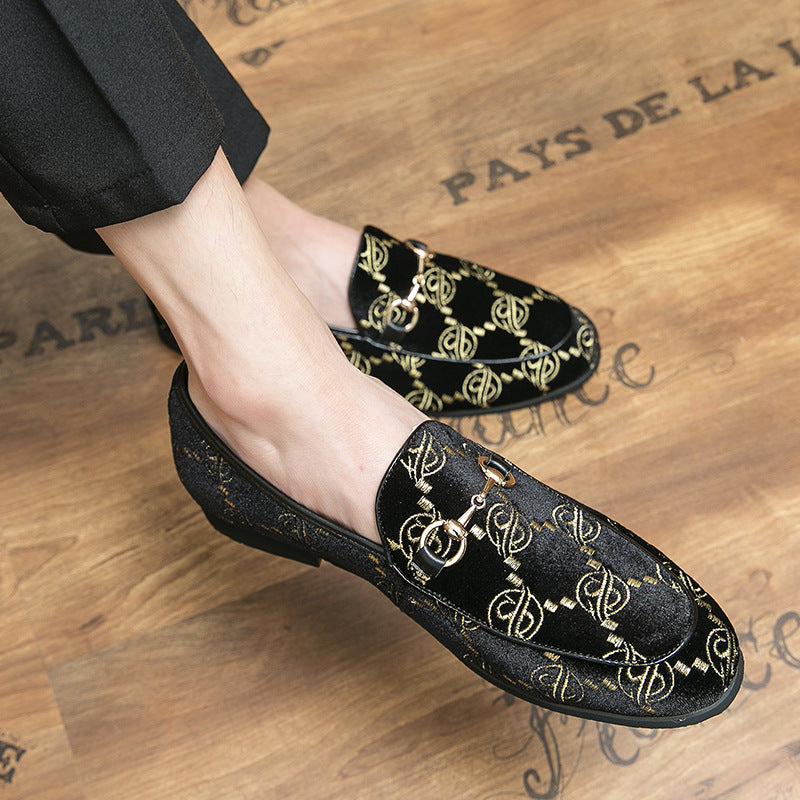 Europese en Amerikaanse Modieuze Effen Kleur Geborduurde Slip On Loafers met Gesp Decoratie en Rubber Zool in Britse stijl voor Heren