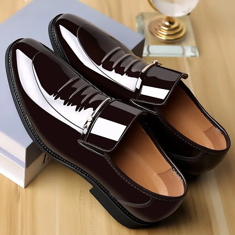 Elegante Effen Kleur Formele Casual Business Lakleren Loafers van Veganistisch Leer met Spitse Neus en Lage Vierkante Hak voor Heren