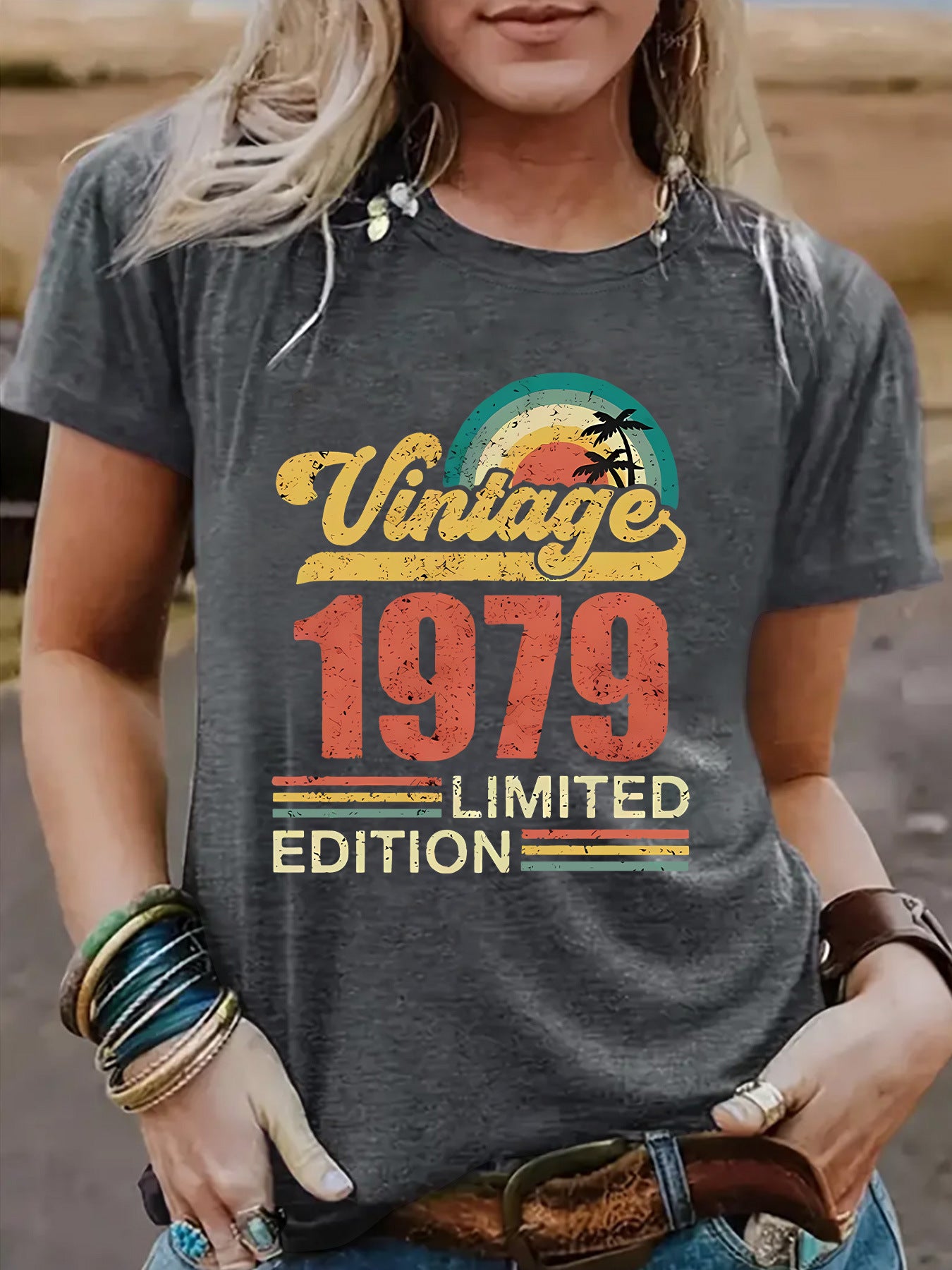 Klassiek Casual Effen Kleur Bedrukte Vintage Stijl uit 1979 T-shirt met Ronde Hals en Korte Mouwen voor Dames/Meiden & Plus-SizeKlassiek