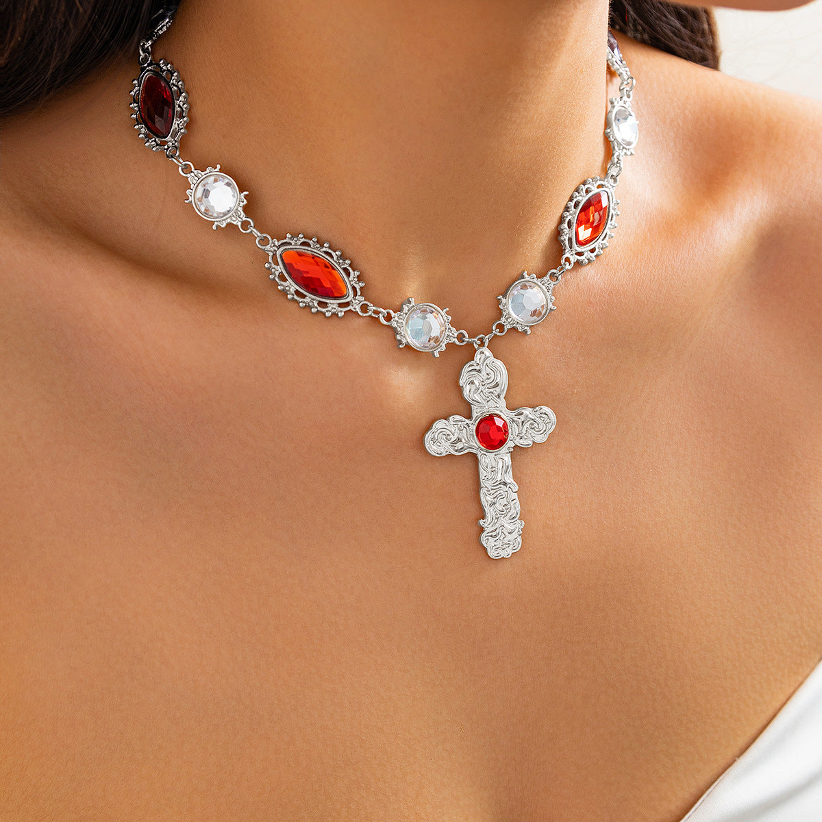 Stijlvolle Kleurrijke Elegante Retro Halsketting met Kruisvormige Hanger/  Kruisvormige Hangende Oorbellen van Legering met Ingelegde Rode & Witte Edelstenen voor Dames