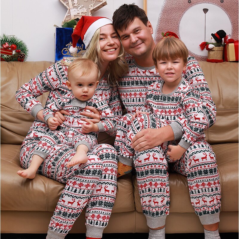 Stijlvolle Kerstpyjama's met Print voor Hele Gezin