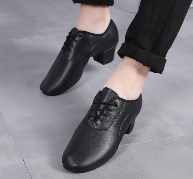 Klassieke Modieuze Effen Kleur Elegante Latijns Amerikaanse Dansschoenen van Echt Leer met Hoge Hak en Vetersluiting voor Heren