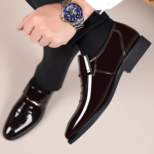 Elegante Effen Kleur Formele Casual Business Lakleren Loafers van Veganistisch Leer met Spitse Neus en Lage Vierkante Hak voor Heren
