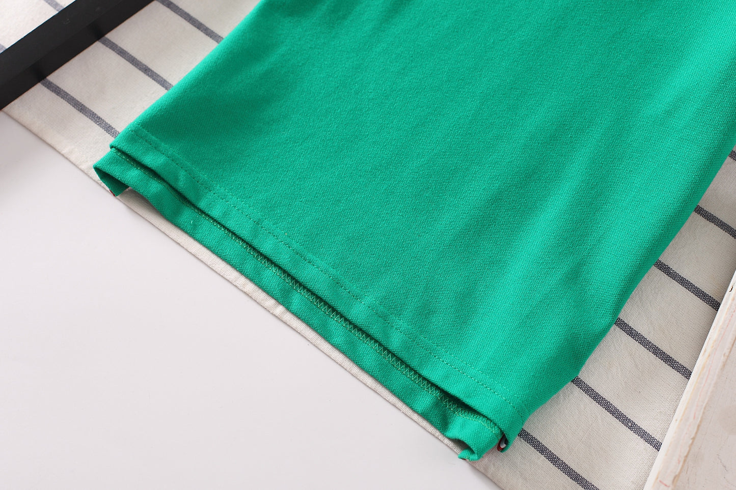 Europese Designer Ontwerp Modieuze Casual Effen Kleur Poloshirt met Geborduurde Kraag en Korte Mouwen voor Kids & Teenager