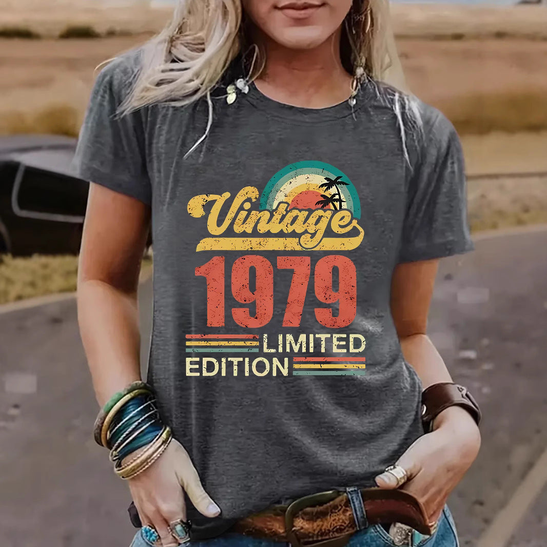 Klassiek Casual Effen Kleur Bedrukte Vintage Stijl uit 1979 T-shirt met Ronde Hals en Korte Mouwen voor Dames/Meiden & Plus-SizeKlassiek
