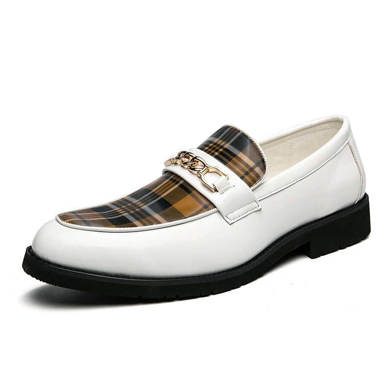 Stijlvolle Italiaanse Effen Kleur Casual Business Britse Stijl Geruite Mocassins van Veganistisch Leer met Decoratieve Kettinggesp en Platte Rubberzool voor Heren & Jongens