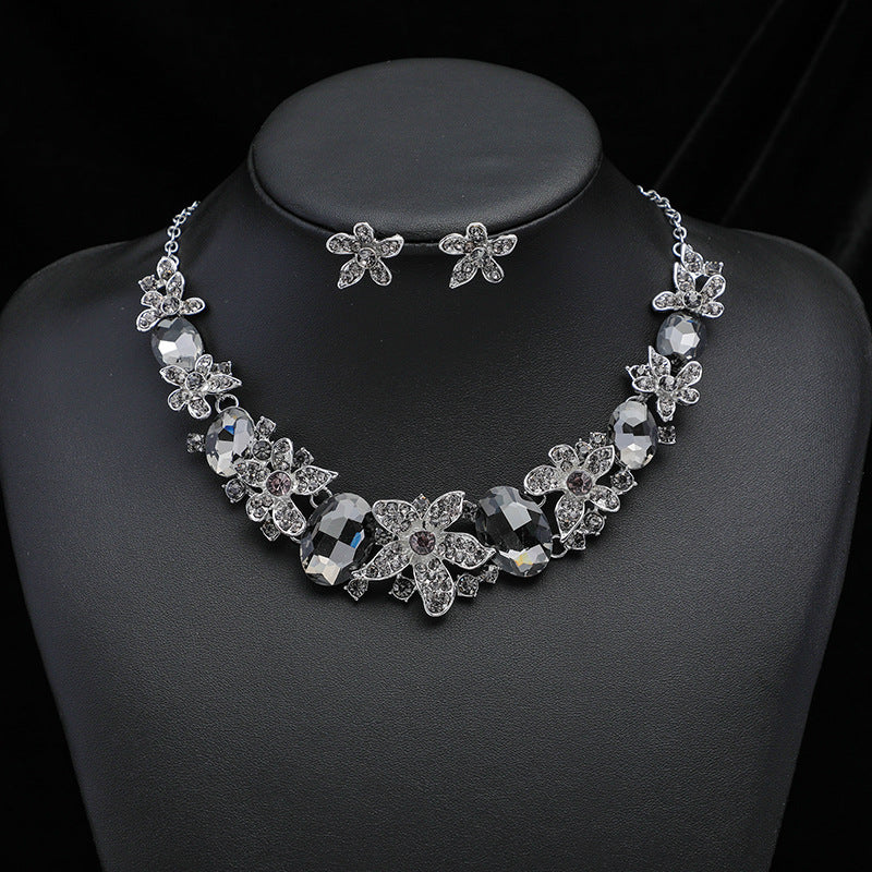 Elegante Unieke Verfijnd Design Klassieke Sieradenset Retro Halsketting en Oorbellen met Kristallen Bloemenvormen en Strass-steentjes voor Dames