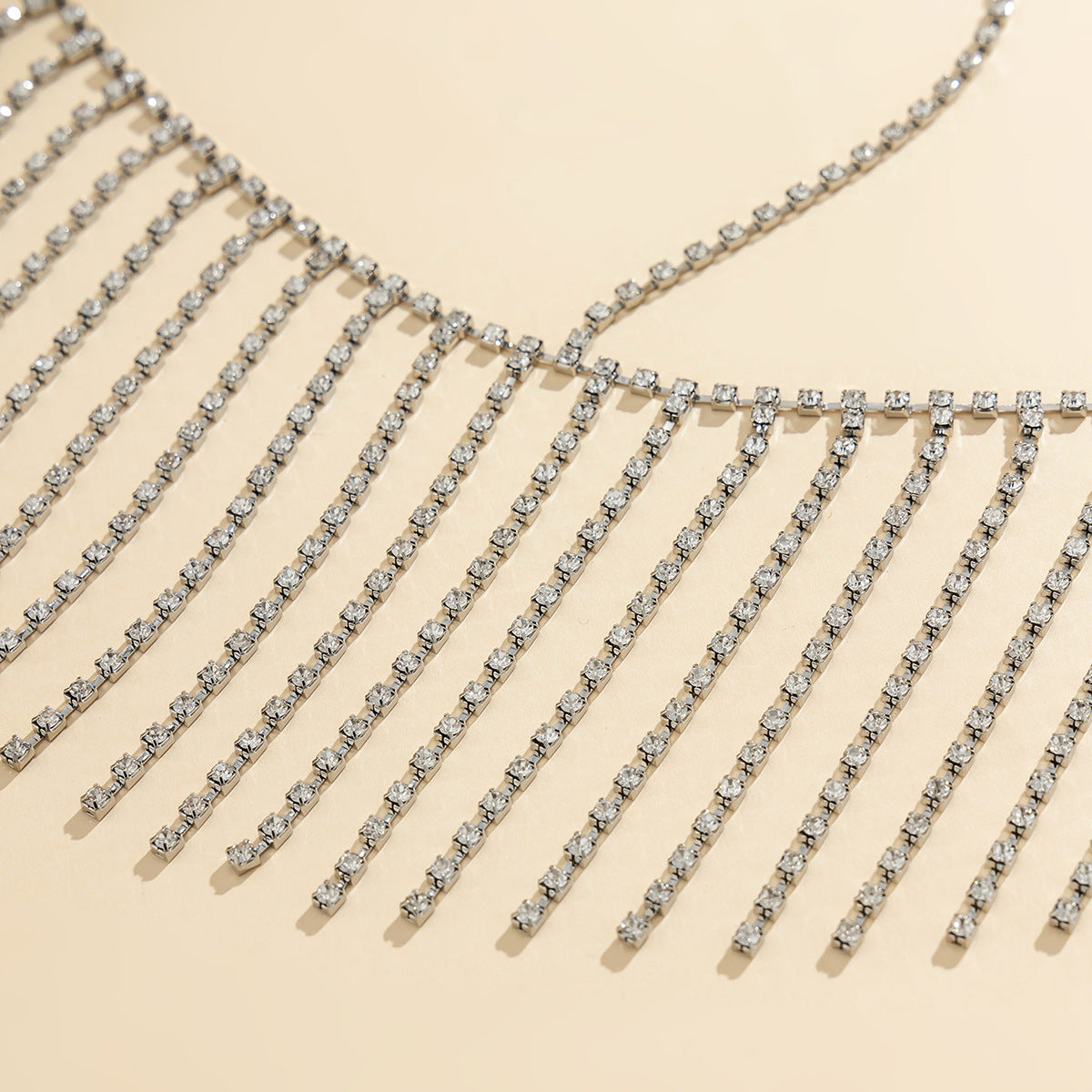 Stijlvolle Elegante Metalen Zilverkleurige Geometrische Cross-Bodychain met Strass-steentjes Kwastjes voor Dames
