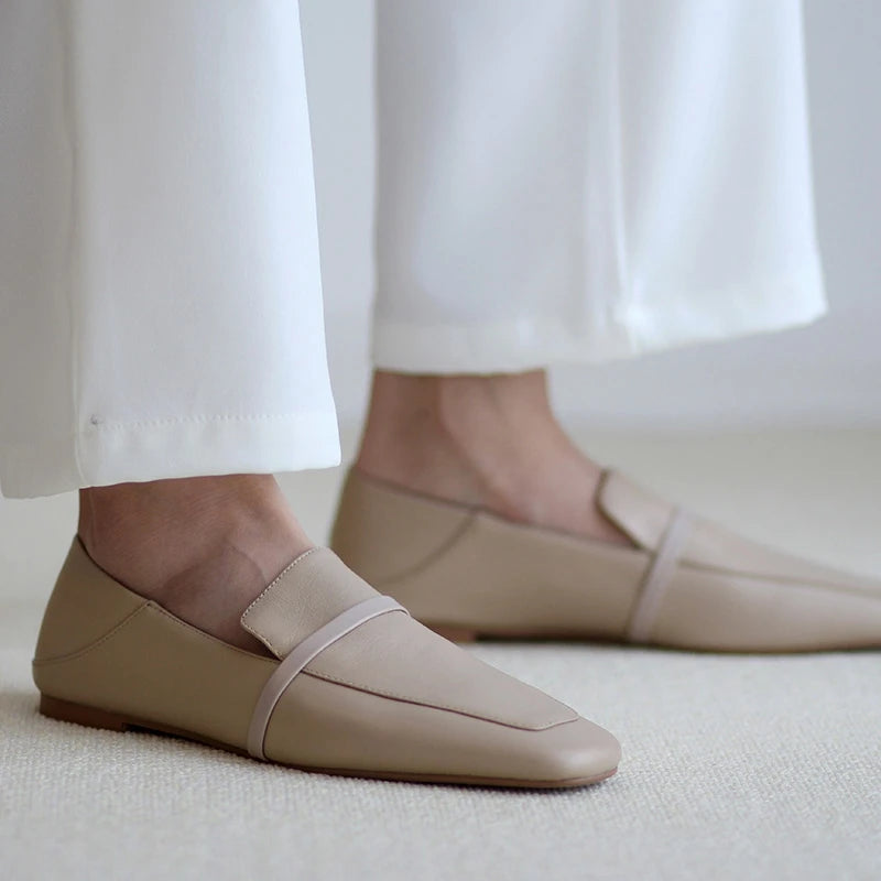 Eenvoudige Casual Effen Kleur Britse Stijl Retro Diepe Instappers van Echt Leer met Vierkante Neus en Platte Zachte Lage Hakken voor Heren & Jongens