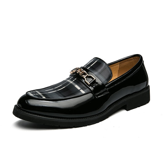 Stijlvolle Italiaanse Effen Kleur Casual Business Britse Stijl Geruite Mocassins van Veganistisch Leer met Decoratieve Kettinggesp en Platte Rubberzool voor Heren & Jongens