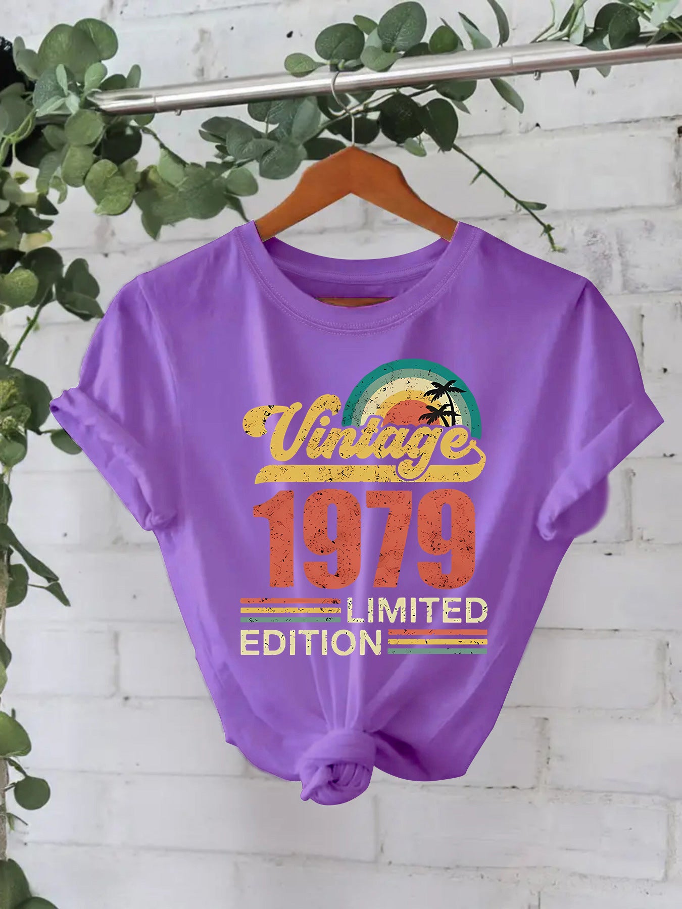 Trendy Modieuze Streetwear Effen Kleur Casual Vintage 1979 Print T-shirt met Ronde Hals en Korte Mouwen voor Dames & Plus-Size