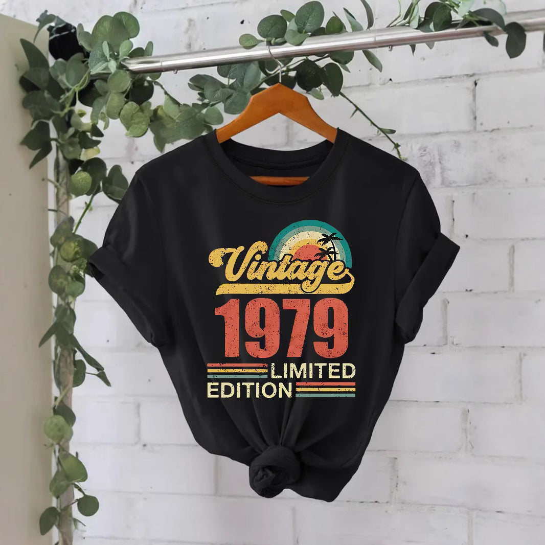 Trendy Modieuze Streetwear Effen Kleur Casual Vintage 1979 Print T-shirt met Ronde Hals en Korte Mouwen voor Dames & Plus-Size