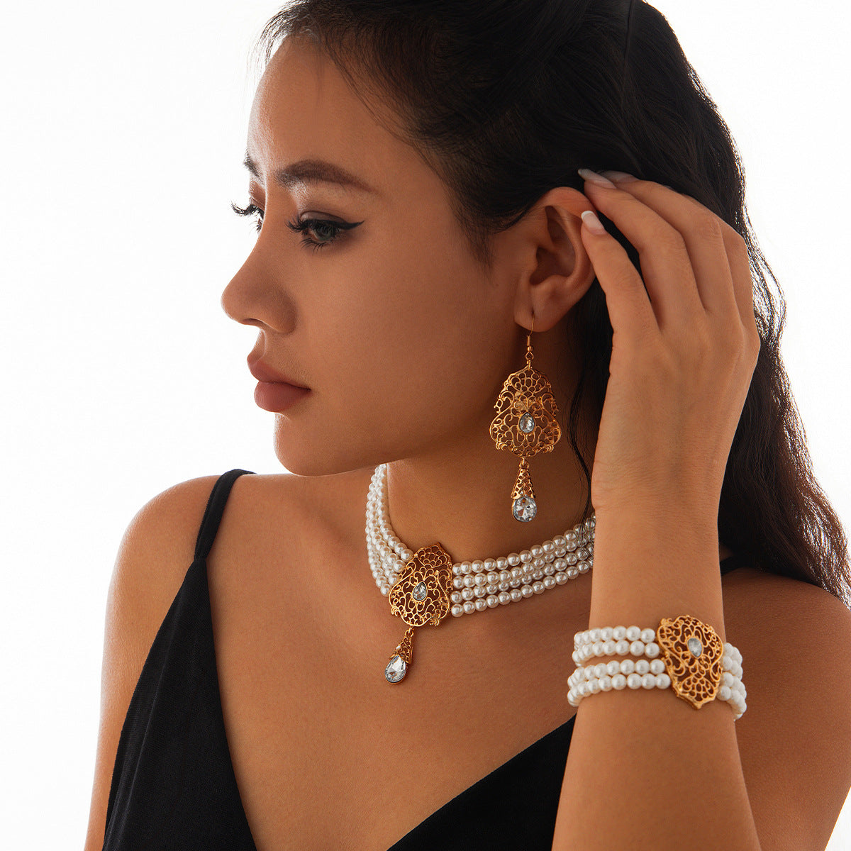 Stijlvolle Luxe Sieradenset Lichtgewicht Retro Geometrische Imitatieparels Halsketting Armband & Oorbellen met Edelstenen Strass-steentjes en Verstelbare Sluiting voor Dames