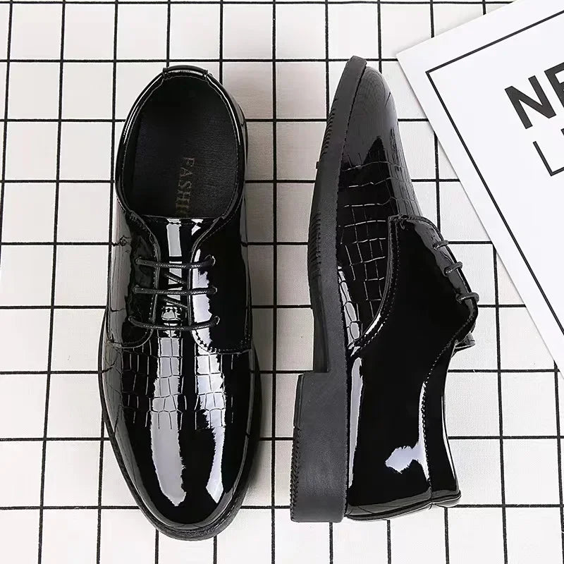 Modieuze Veelzijdige Effen Kleur Casual/Business Derbyschoenen van PU-Leer met Reliëf Patroon op de Neus en Vetersluiting voor Heren