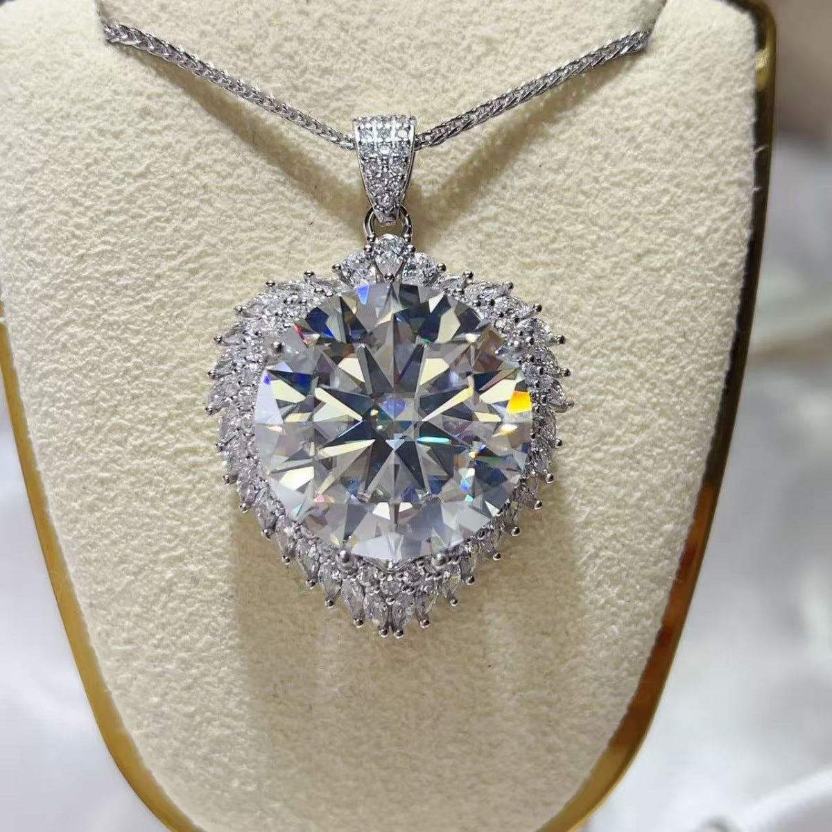 cd0a2822-5722-45e2-adf9-fb7b81fcb660-Max