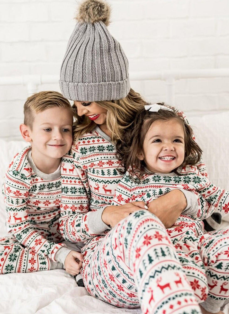 Stijlvolle Kerstpyjama's met Print voor Hele Gezin