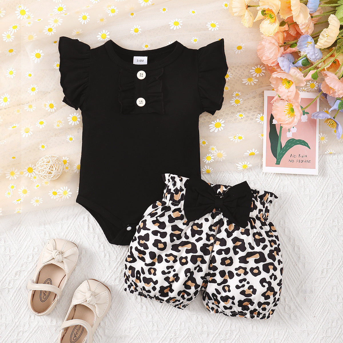Schattige 2-delige Outfit Kinderromper met Korte Mouwen en Strik & Luipaardprint Korte Broek voor Meisjes